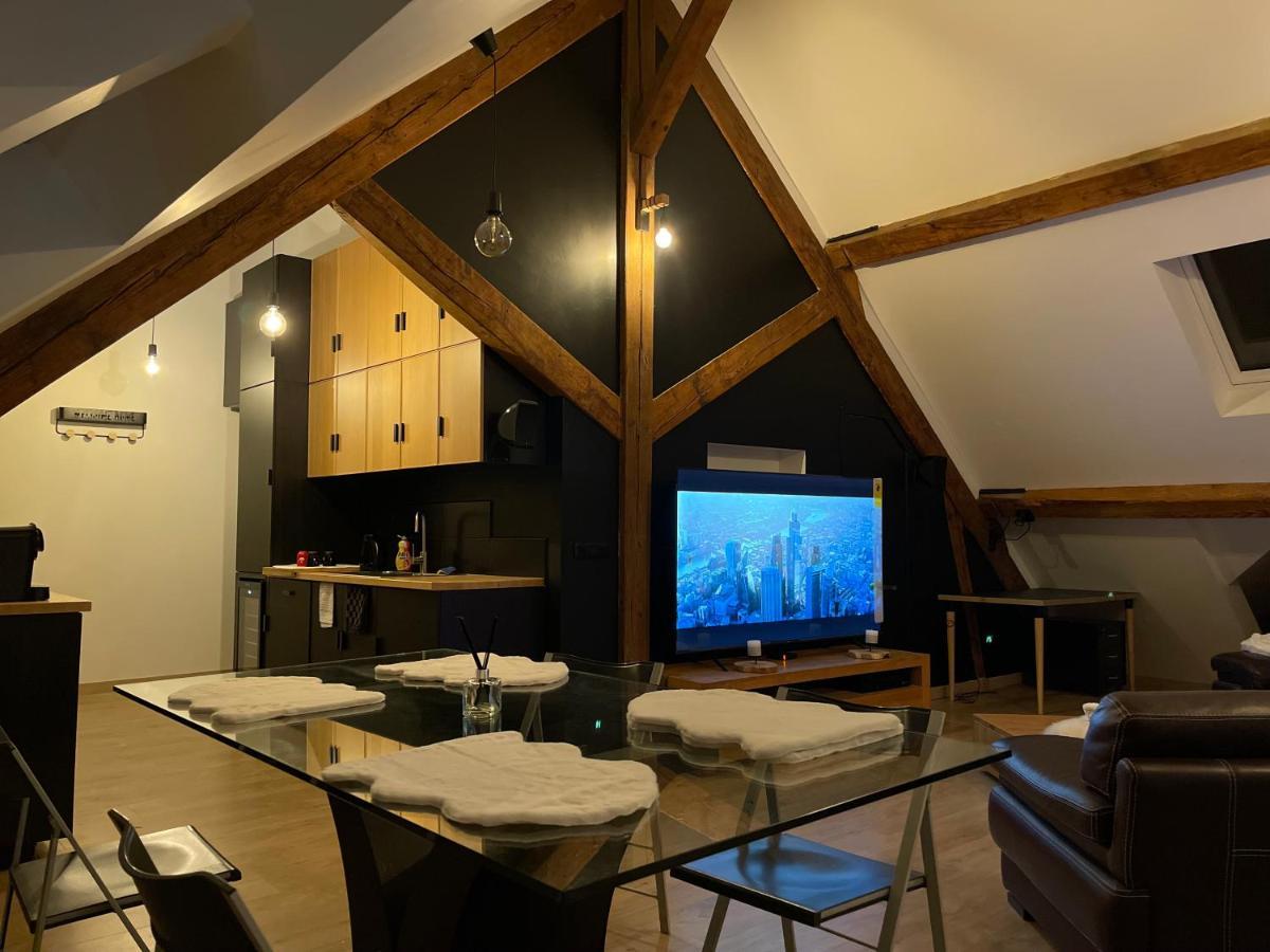 Апартаменты Loft Sous Combles Обержанвиль Экстерьер фото