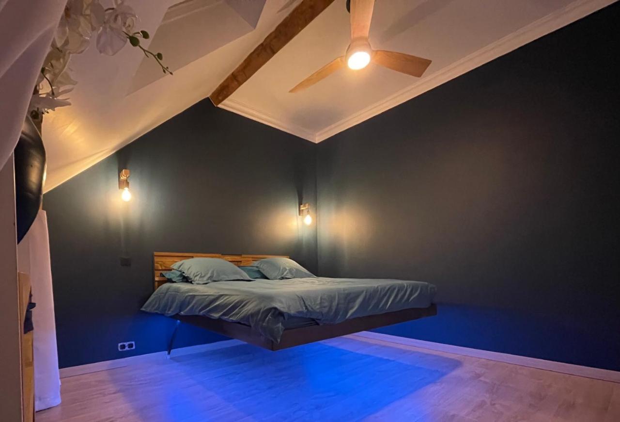 Апартаменты Loft Sous Combles Обержанвиль Экстерьер фото